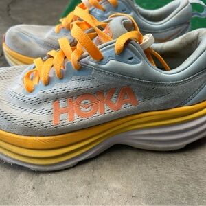 Women’s Hoka Bondi 8 shoes, size 8.5 Shoes r in great shape!